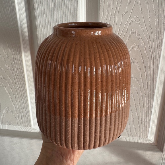Stoneware Vase - Picture 2 of 4